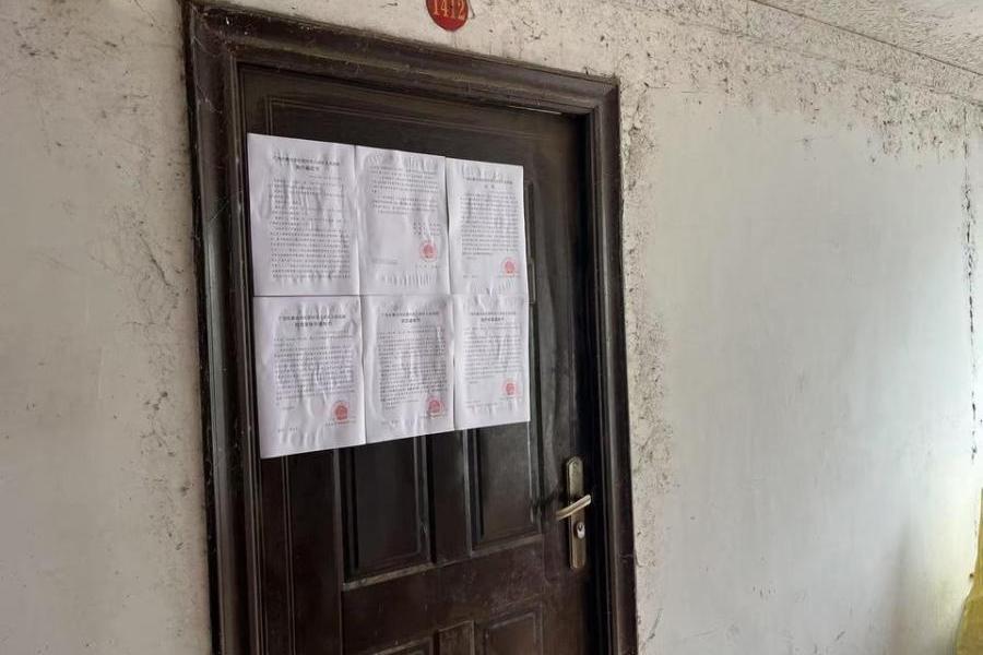 钟山县城钟羊中路东侧(滨江商住楼A栋4层1412号房)的不动产