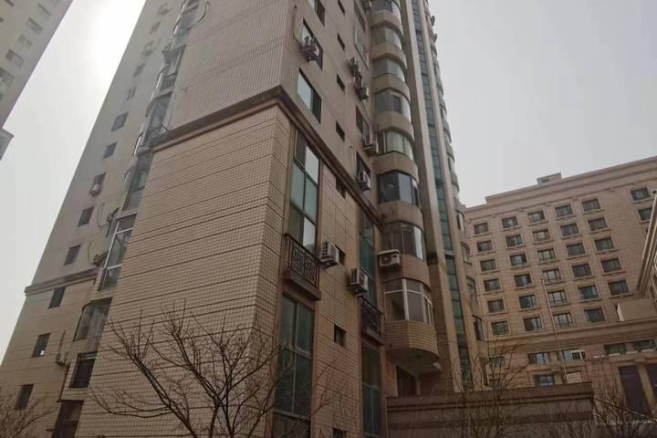 10:00开始一拍起拍价低于评估价10%本次拍卖的这套房子位于青岛-市南