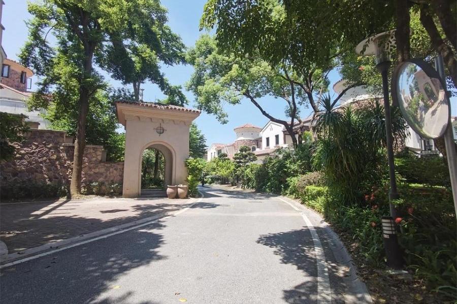 热点关注广州市花都区狮岭镇芙蓉嶂度假小区内芙滨路领御街36号即将