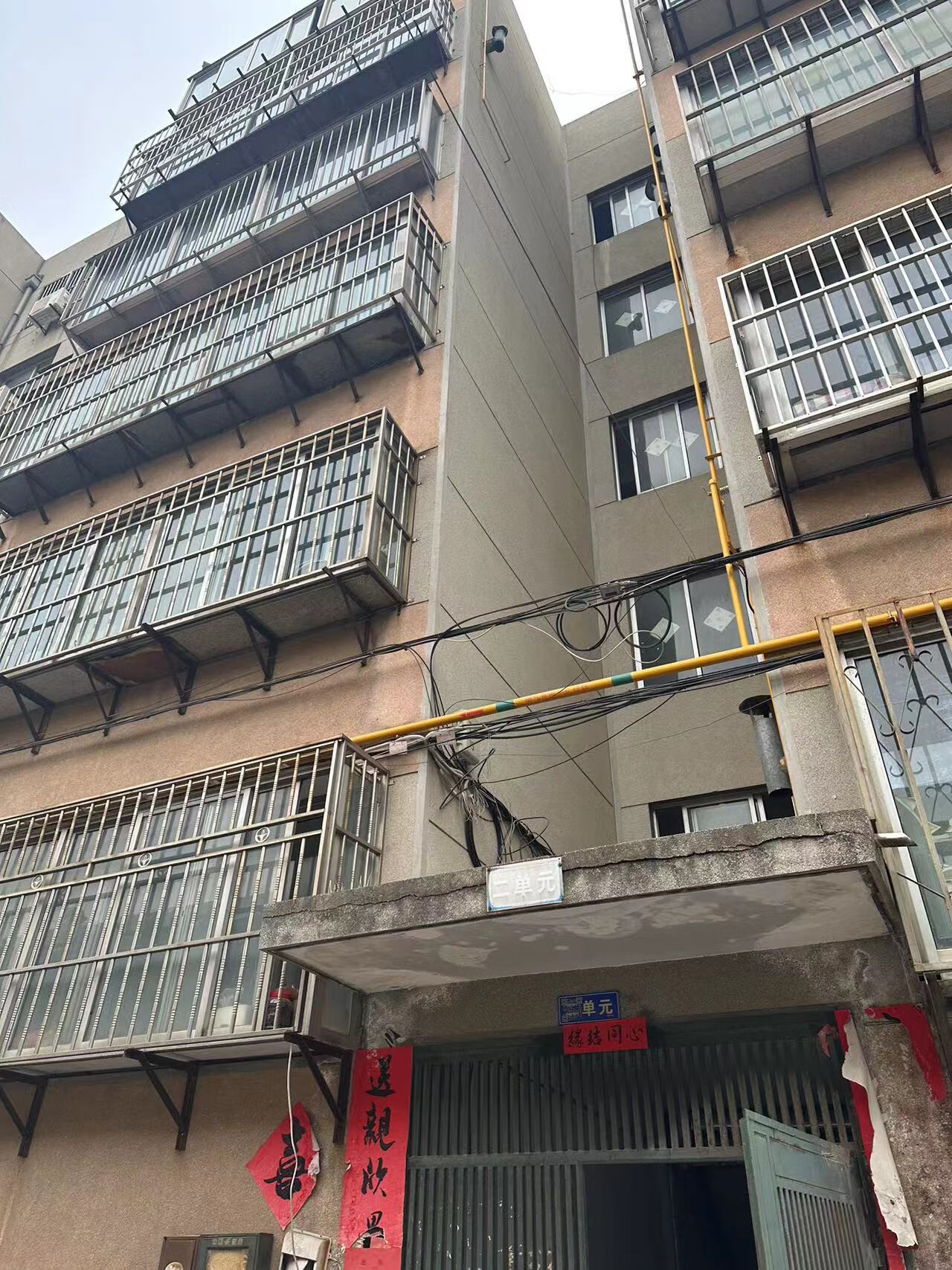 最终能花落谁家山东省莱州市市区党校小区4号楼2单元4层东即将拍卖起