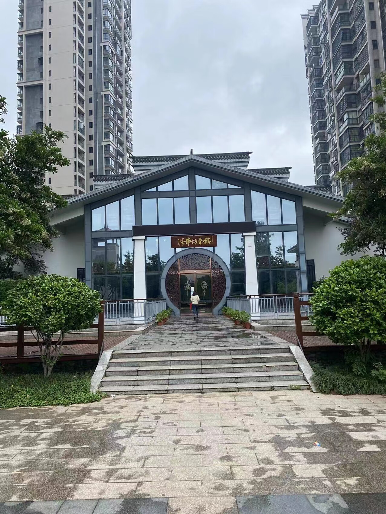 湘潭市经济技术开发区桃李南路4号万隆清华坊9栋1单元1501002号房产