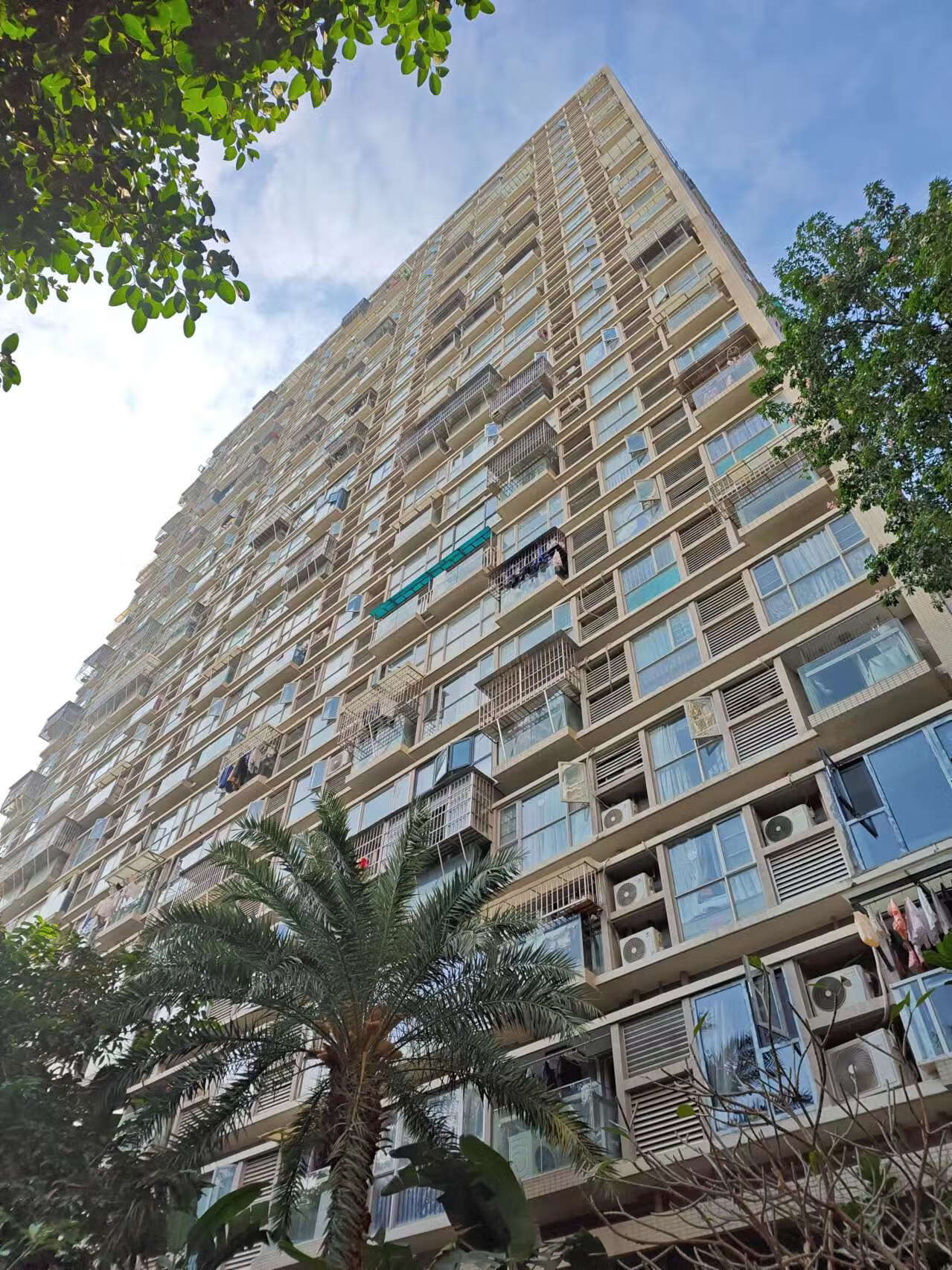 宝安31区住宅楼广东省深圳市宝安区新安办前进路南侧30区泰华花园一栋